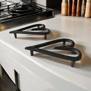 Vintage JW John Wright Thick Cast Iron Heart Shaped Trivet 33-260 Made in USA